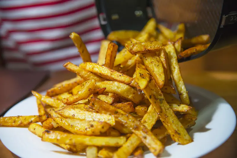 Frites au air fryer : recette croustillante et facile Frites au air fryer : recette croustillante et facile