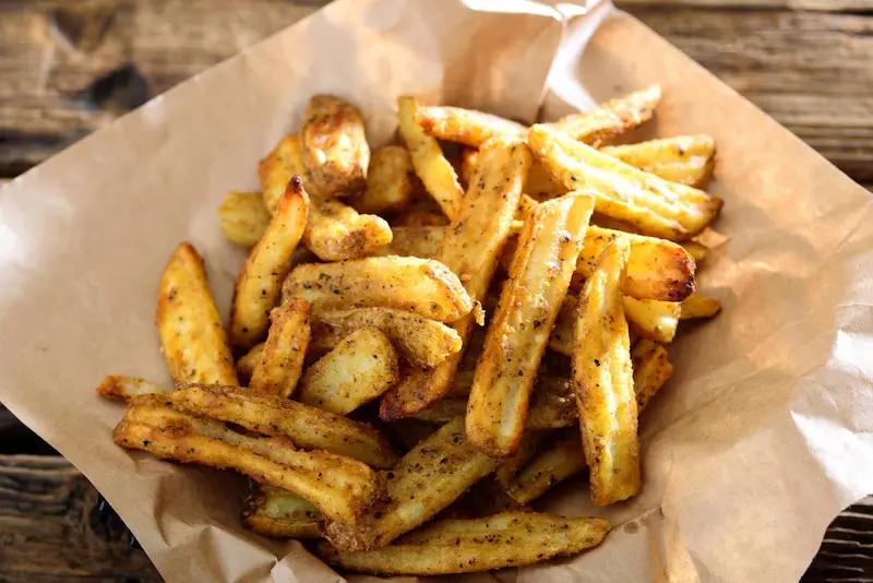 Frites surgelées au air fryer : croustillantes en 15 minutes