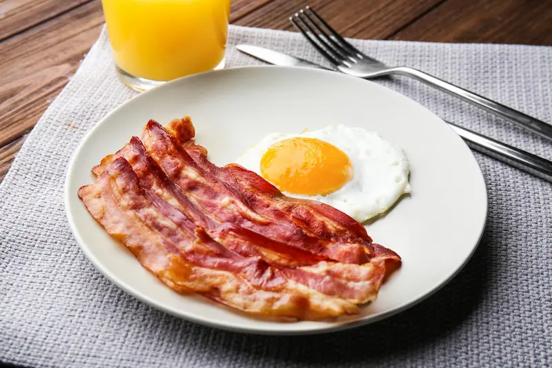 Bacon air fryer : croustillant en 8 minutes