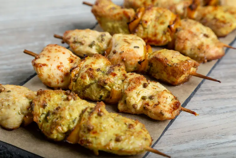 Brochettes poulet air fryer : marinées en 12 min Brochettes poulet air fryer : marinées en 12 min