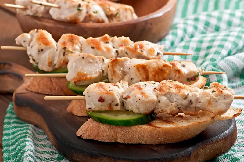 Brochettes poulet air fryer : marinées en 12 min