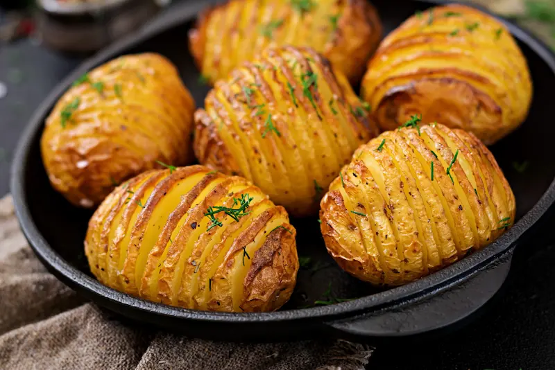 Pommes Hasselback air fryer : tendres & dorees