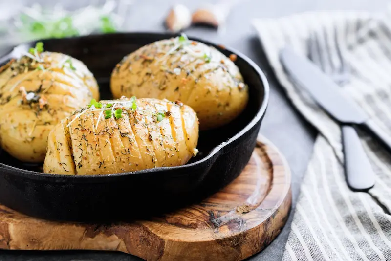 Pommes Hasselback air fryer : tendres & dorees