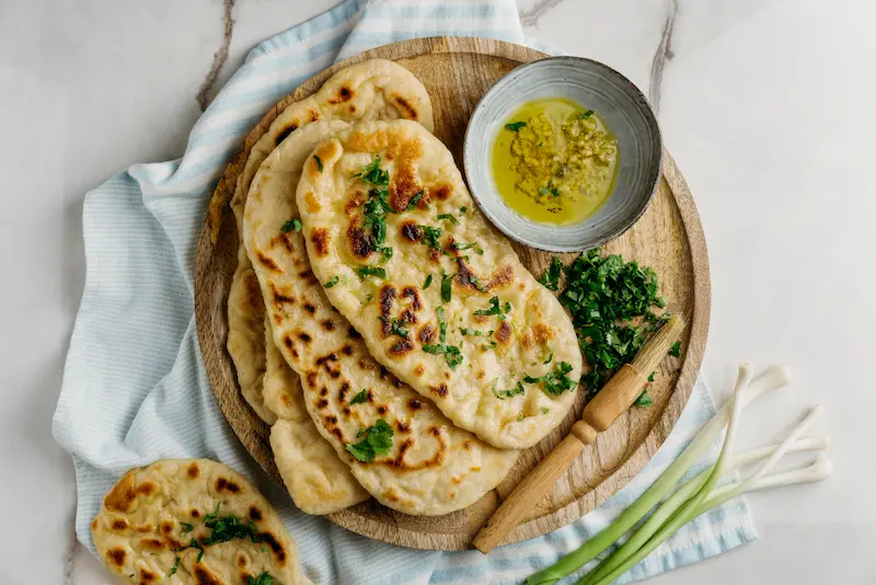 Naan au air fryer : moelleux et gonflé en 8 minutes