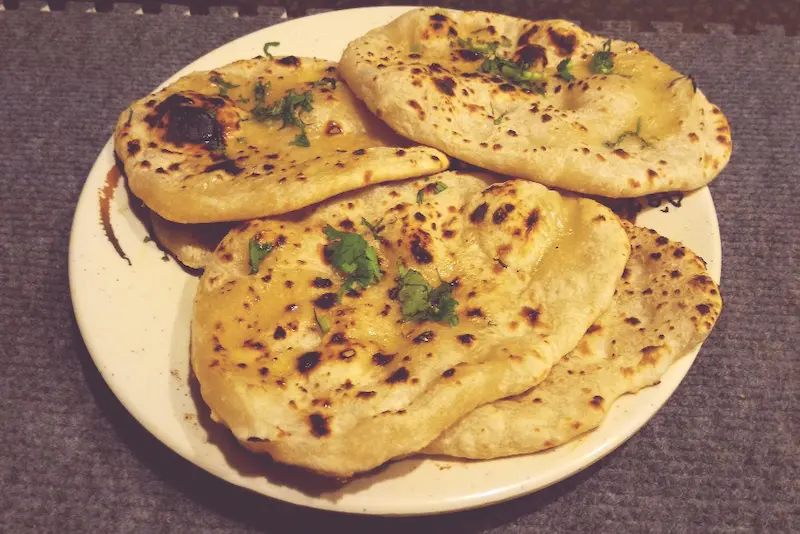 Naan au air fryer : moelleux et gonflé en 8 minutes Naan au air fryer : moelleux et gonflé en 8 minutes