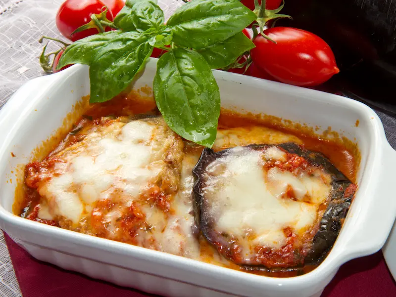 Aubergines parmigiana air fryer : gratinées et fondantes en 25 min Aubergines parmigiana air fryer : gratinées et fondantes en 25 min