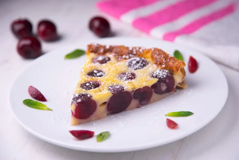 Recette Clafoutis au air fryer : moelleux aux cerises en 20 min Recette Clafoutis au air fryer : moelleux aux cerises en 20 min