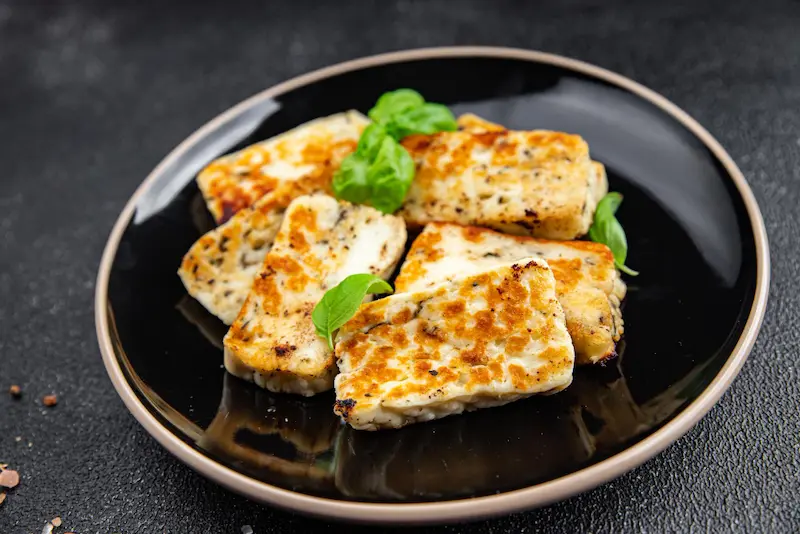 Halloumi au air fryer : doré et croustillant en 10 min Halloumi au air fryer : doré et croustillant en 10 min