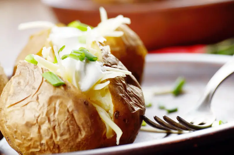 Pomme de terre au four au air fryer : peau croustillante en 40 min